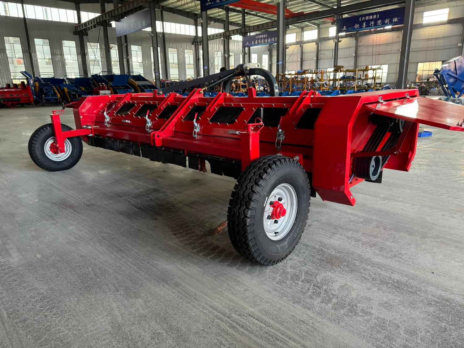Rear three-quarter — belt drive housing, chassis and transport wheel