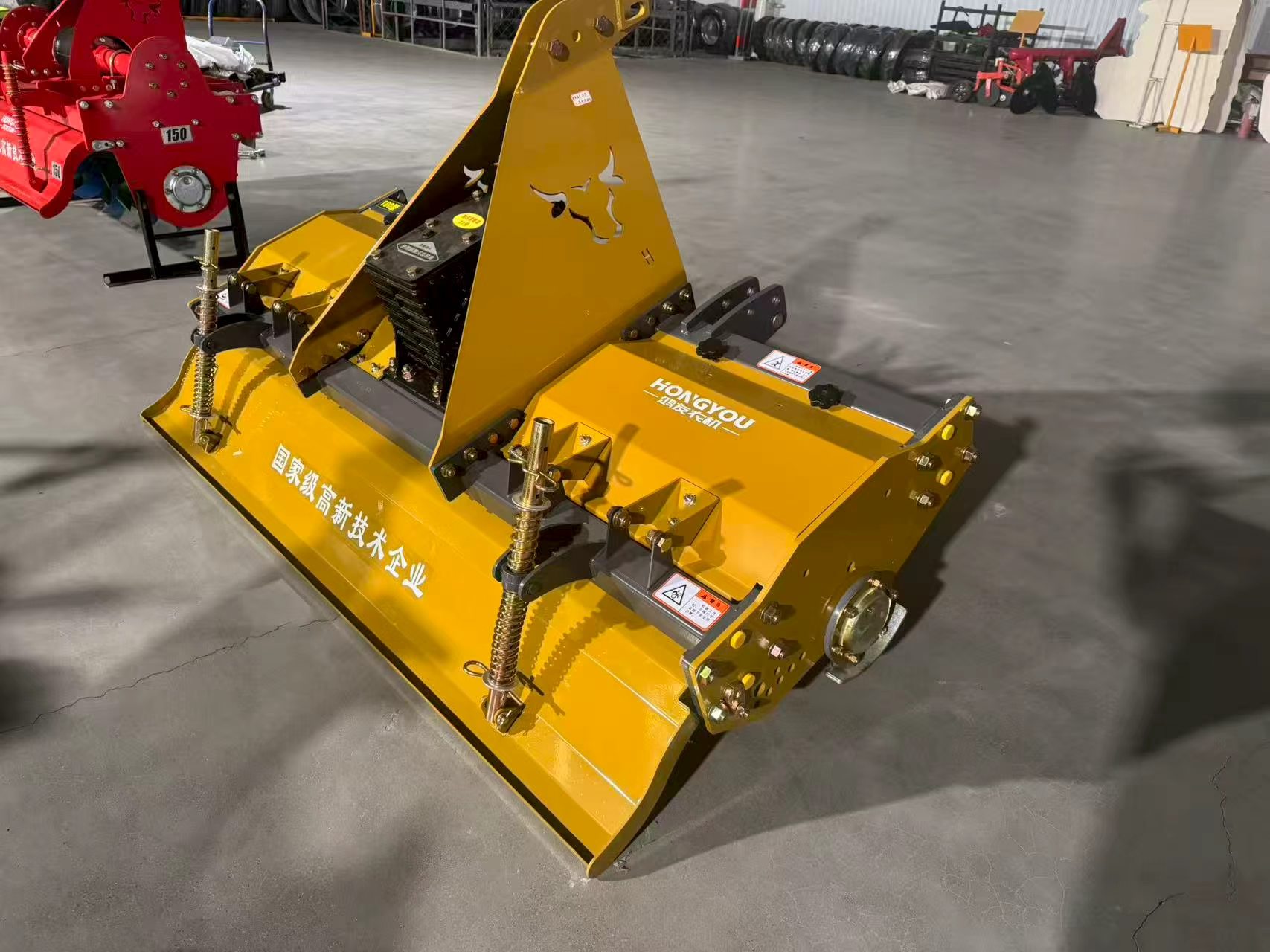 Heavy 180 model rear-quarter — leveling board, side gearbox and shielded PTO