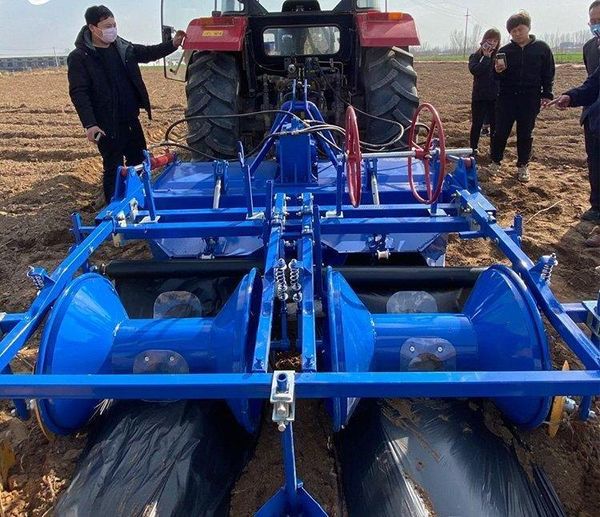 Field — forming twin rolled ridges with film cover