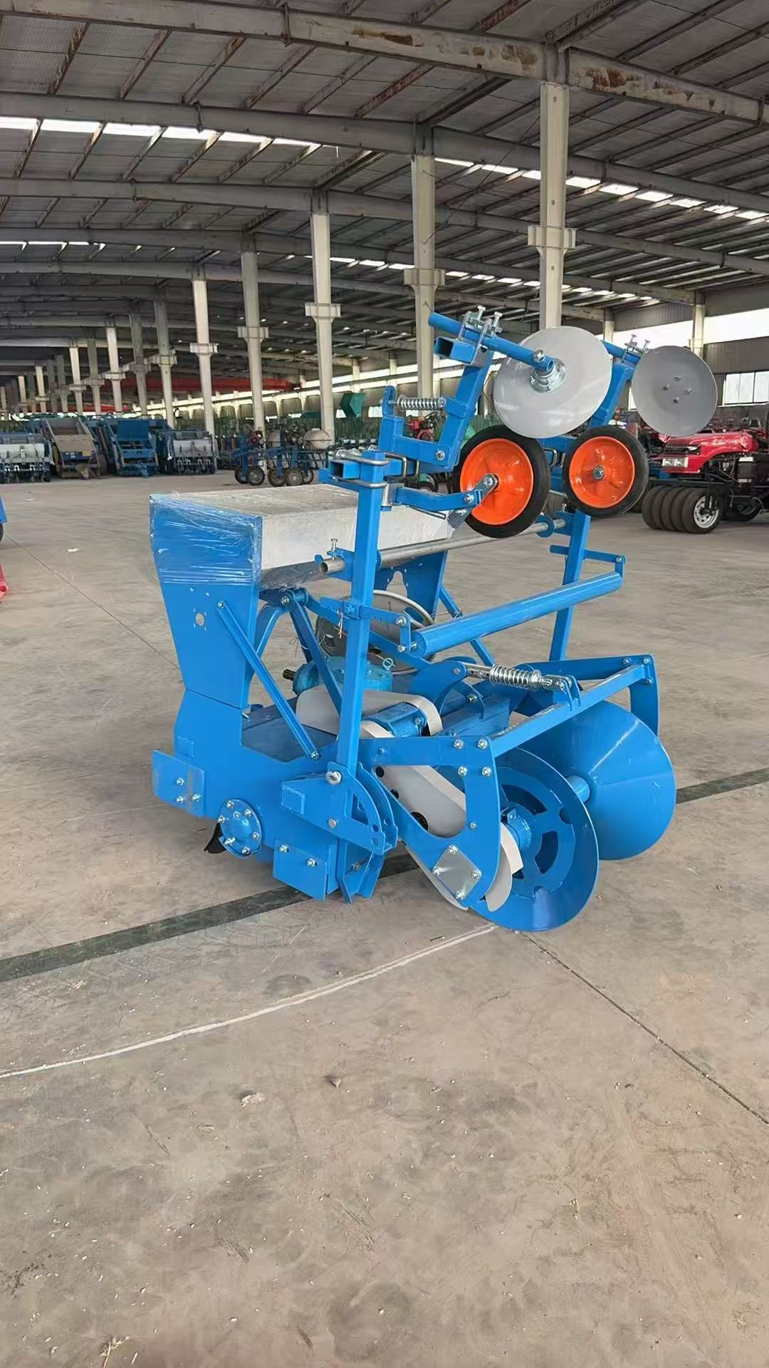 Rear three-quarter — pressing roller, depth wheels and film reels