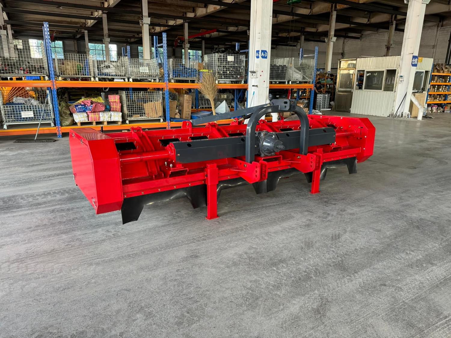 Back frame detail — long central beam with gearbox and mounting structure