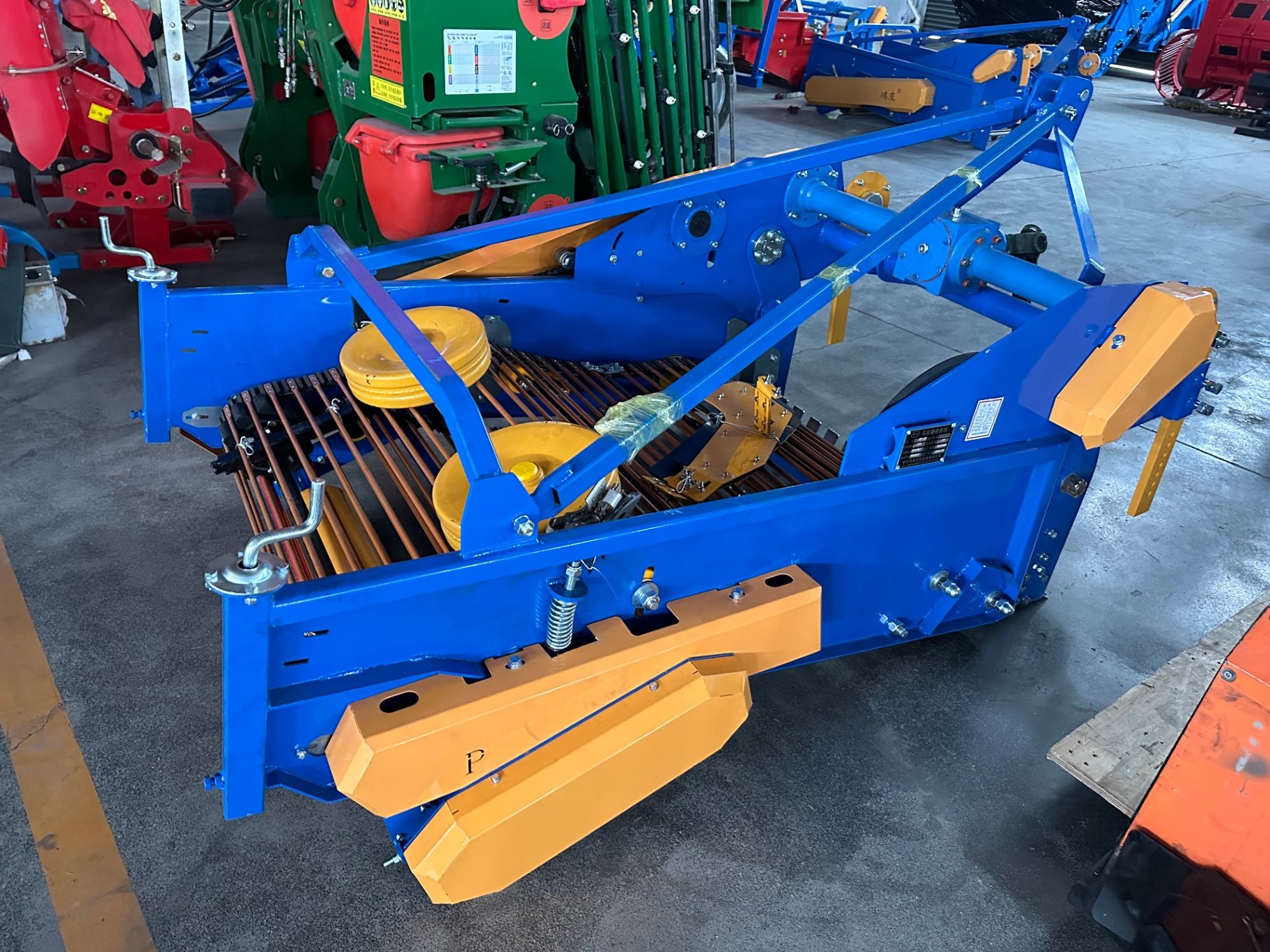 Top-side view — wide conveyor deck and frame