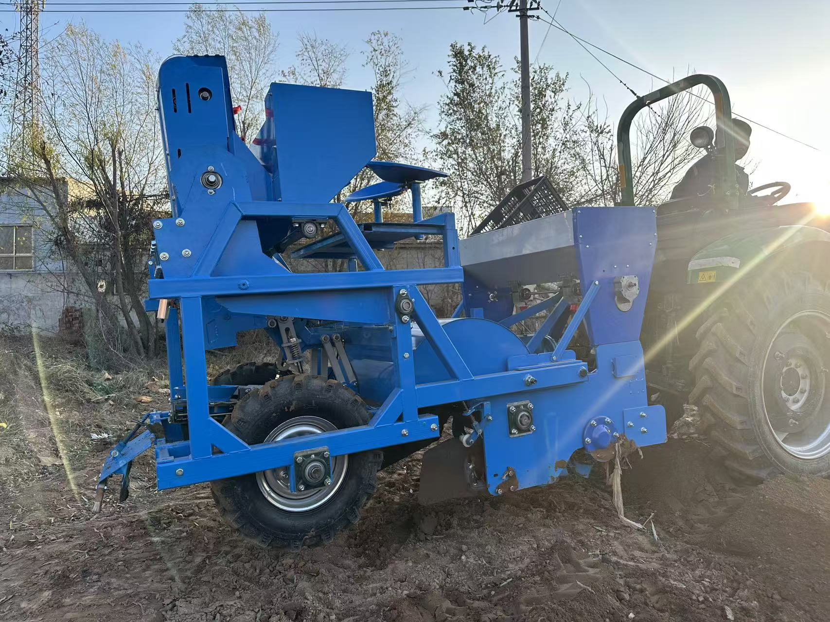 Field side view — tractor-mounted with operator platform