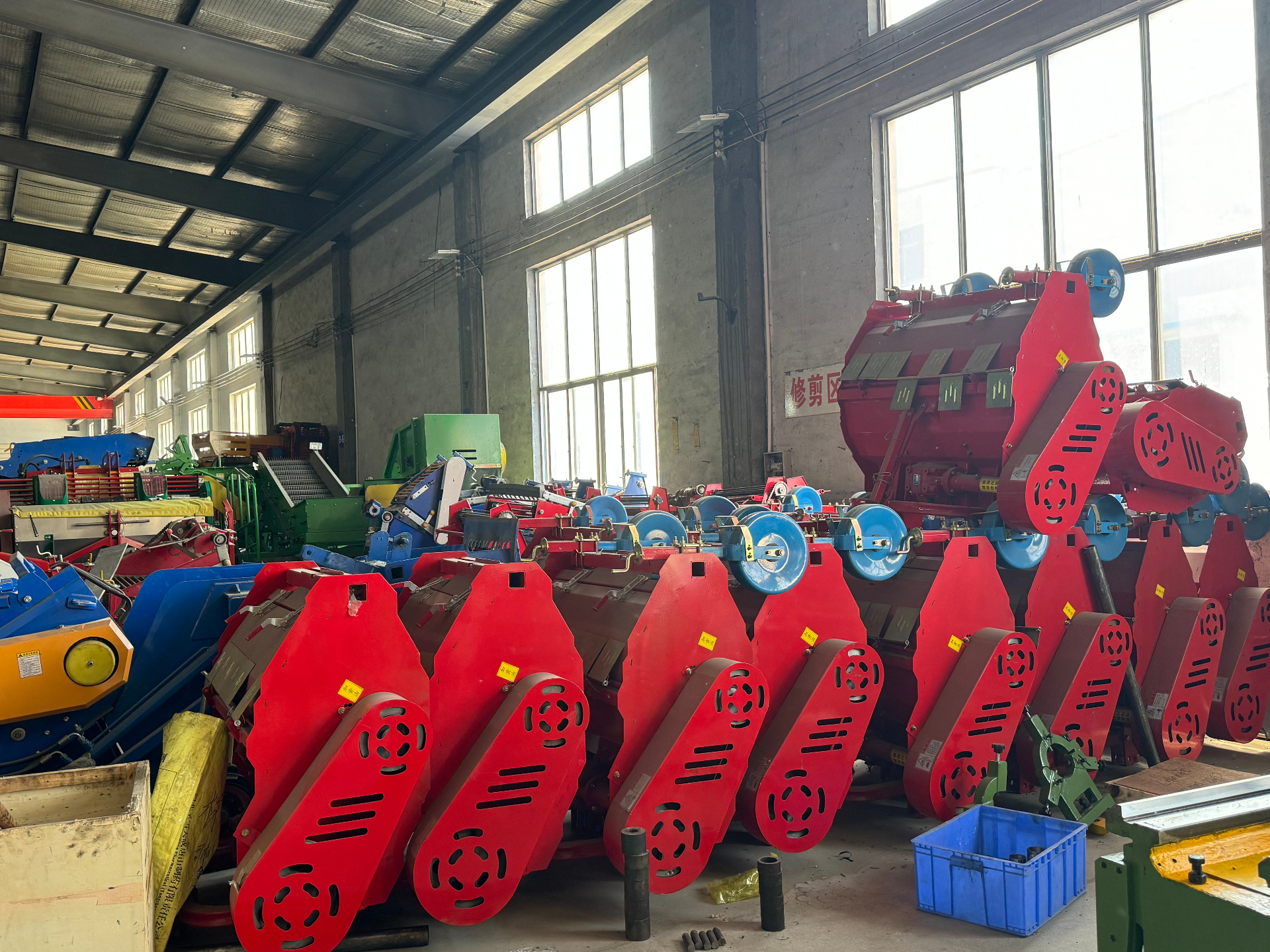 Workshop — batch production of haulm toppers