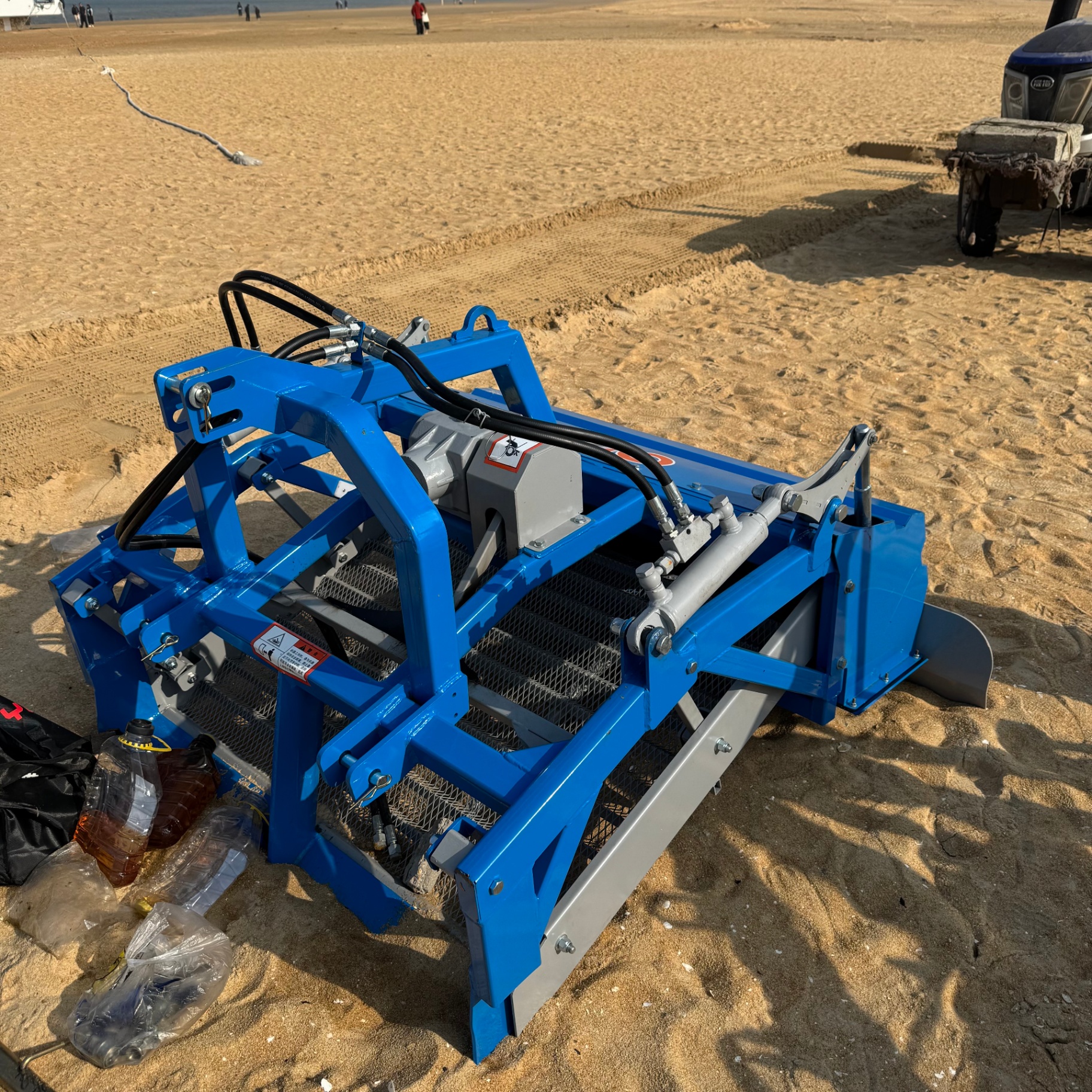 Field configuration with hydraulic side cylinders