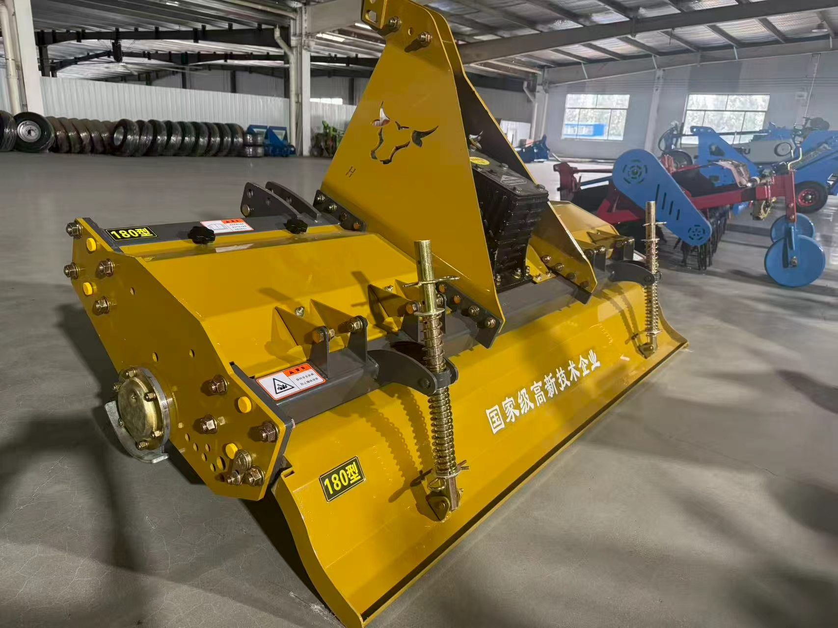 1GKNM-180 model — heavy frame with cast gearbox and rear leveling board