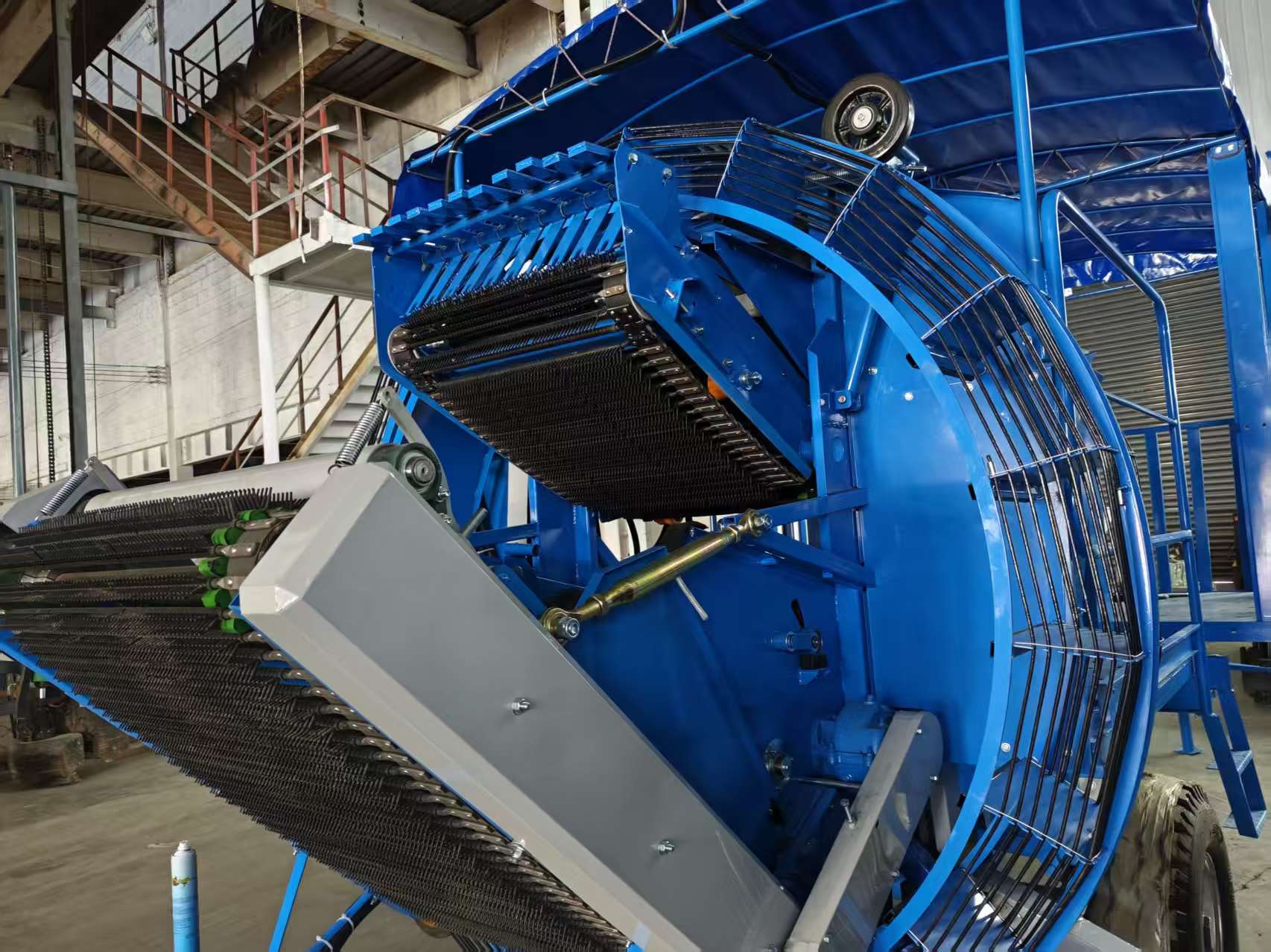 Separation drum detail — rod conveyor and lifting cage