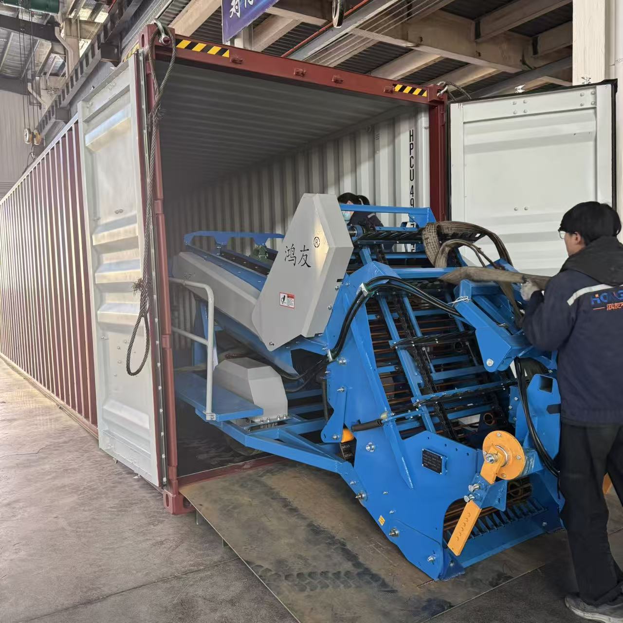 Hongyou potato harvester driven into the container during factory loading operations.