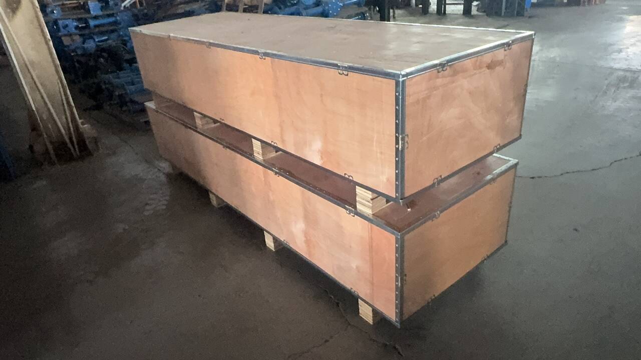Long-form plywood crates stacked for export, optimized for stable container utilization.