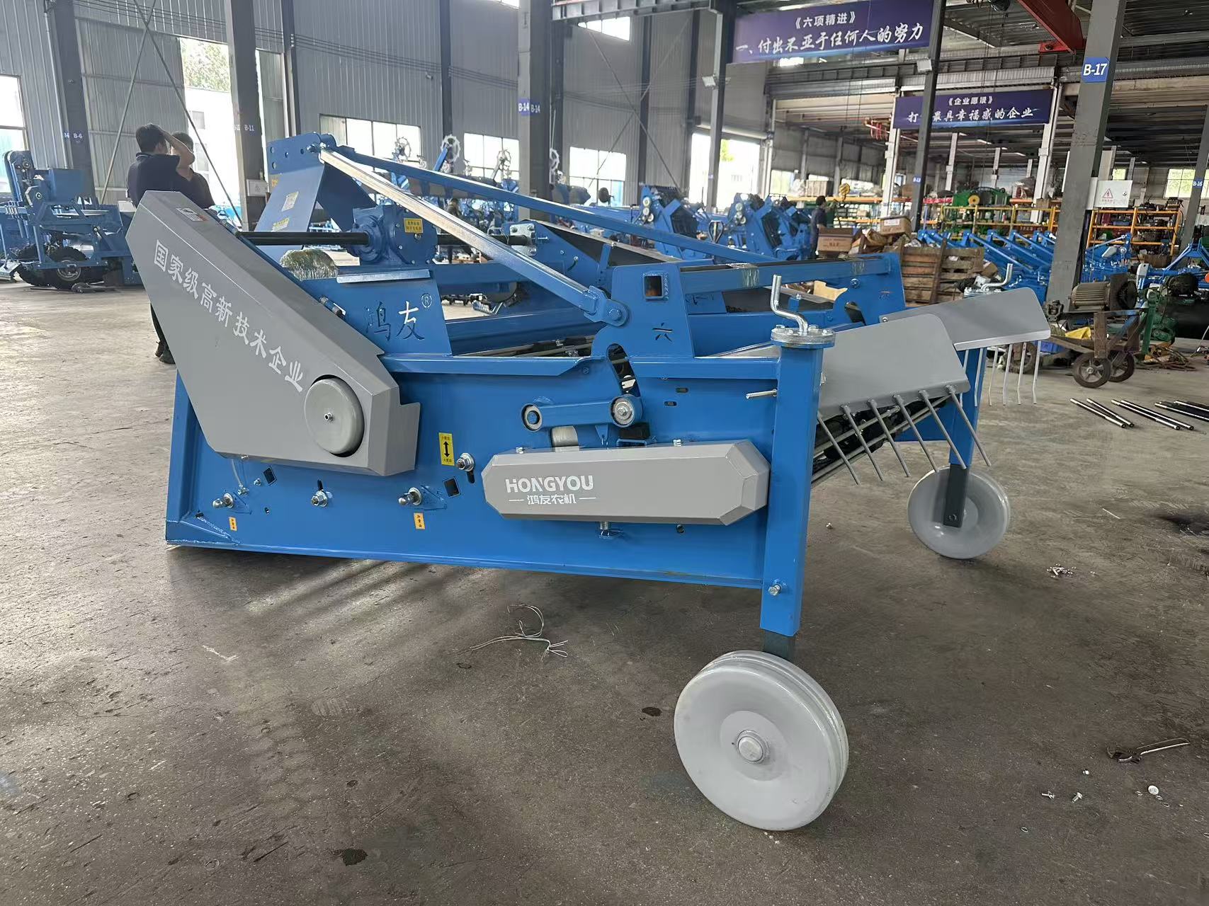 4UY-160 complete side view — Hongyou 4UY series harvester