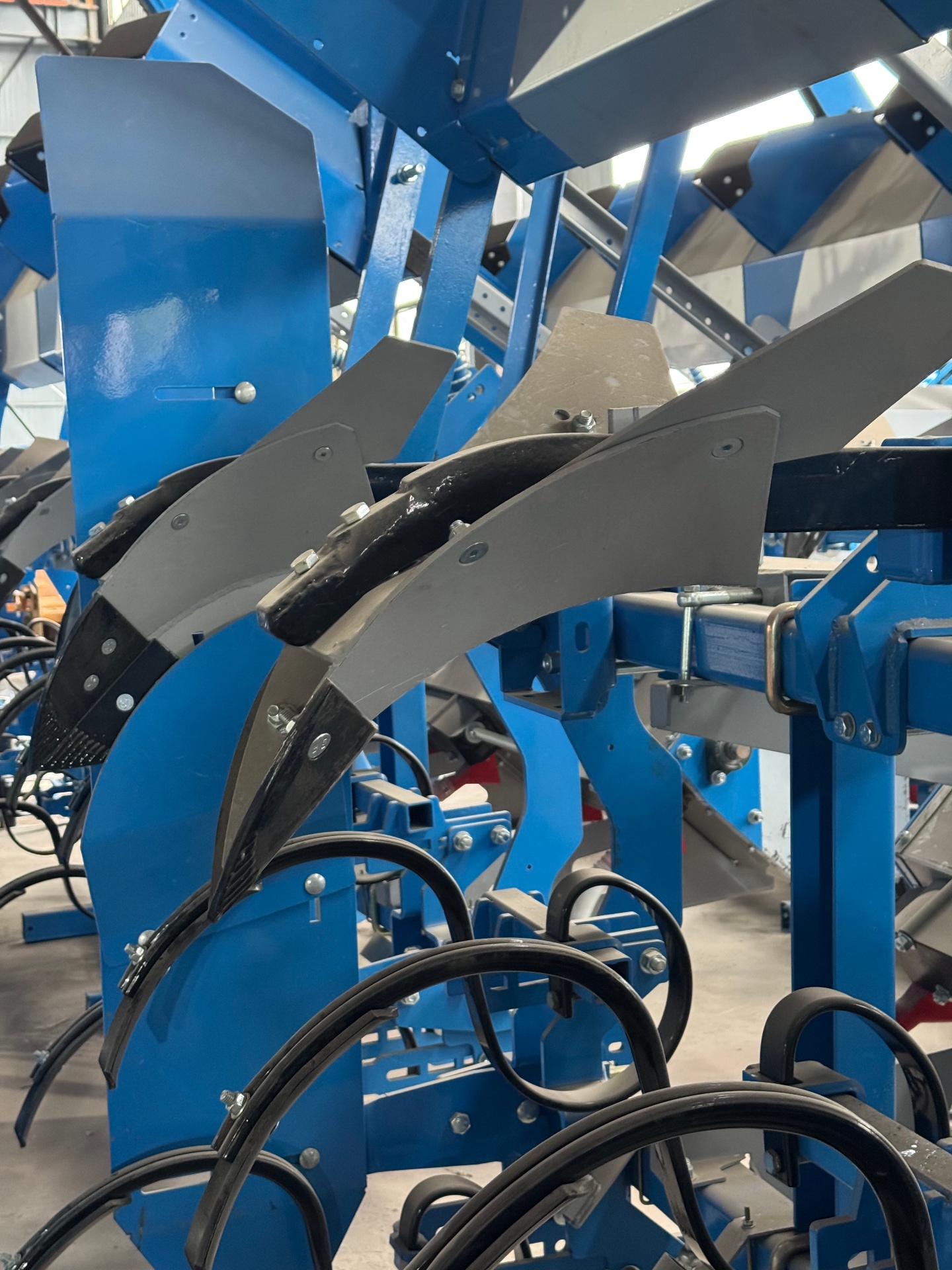 Twin angled ridging mouldboards mounted on the rear toolbar