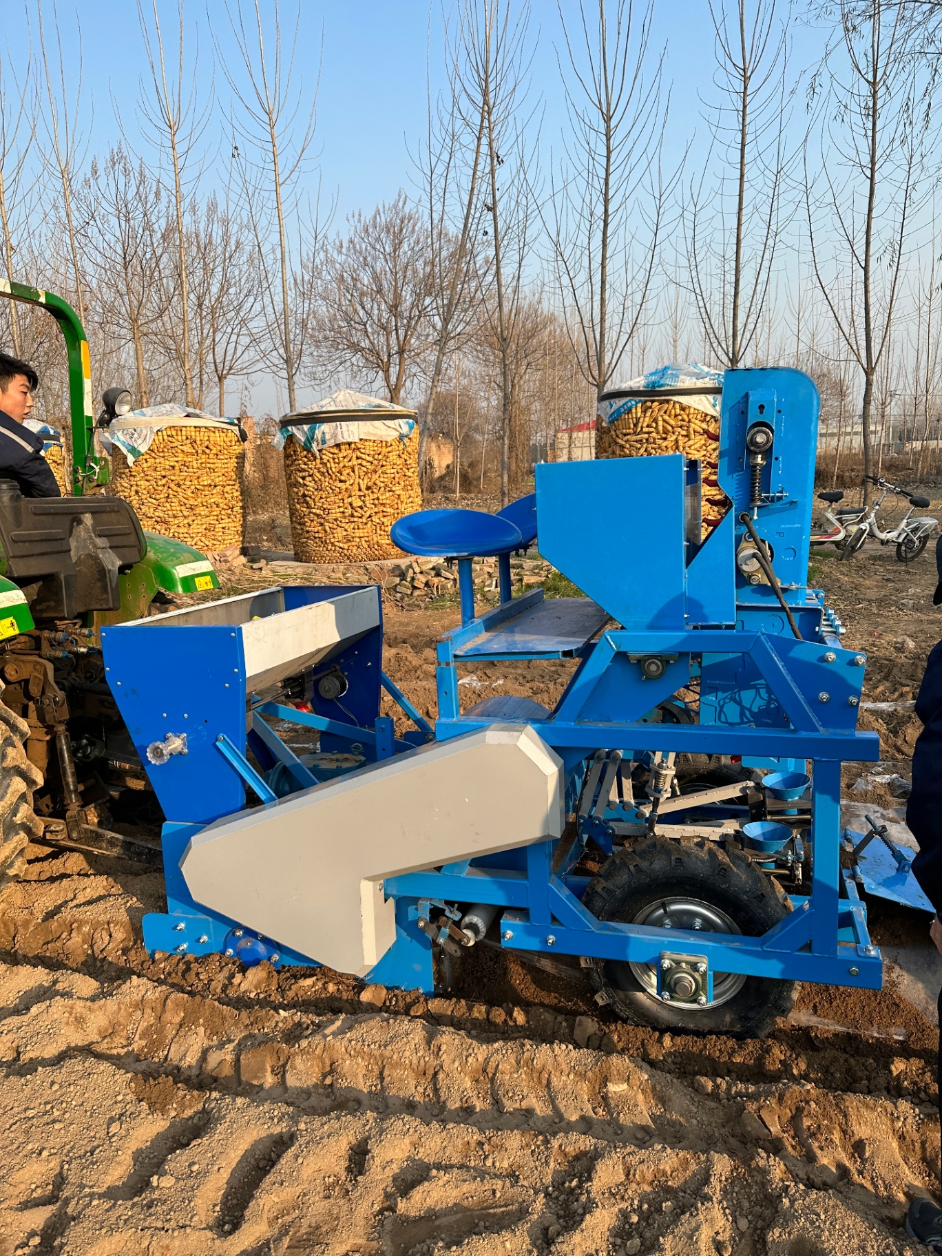 Field side view — matched with tractor on prepared bed