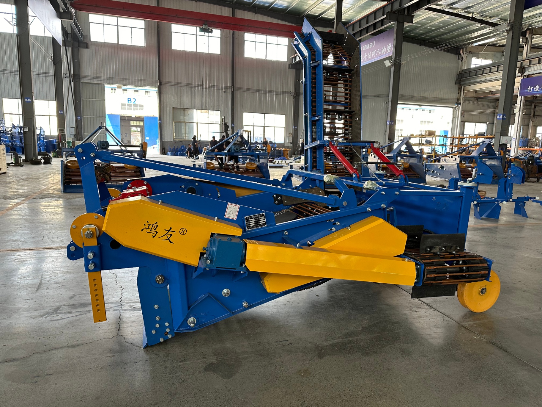 Top-side view — wide conveyor deck and instant-loading elevator